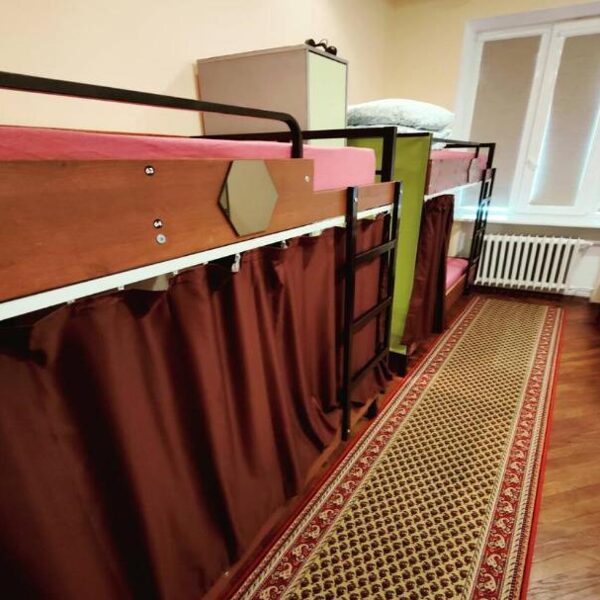  Comfortable beds, 22 cm mattress! Bed curtains.