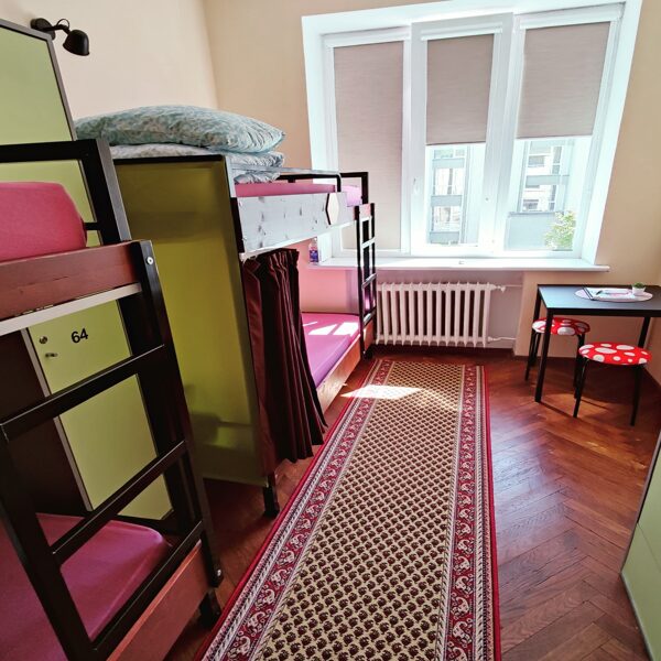  Comfortable beds, 22 cm mattress! Bed curtains.