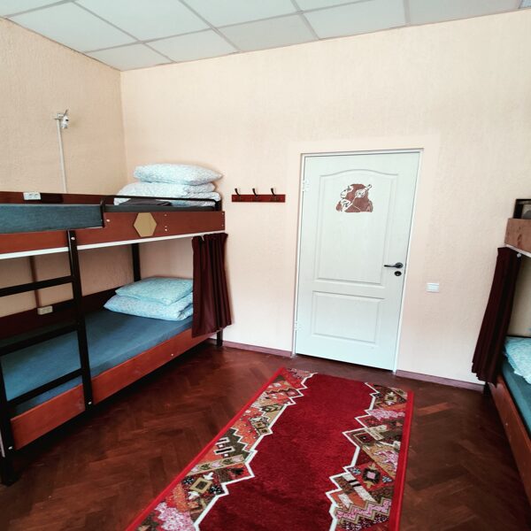  Comfortable beds, 22 cm mattress! Bed curtains.