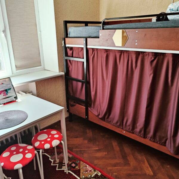  Comfortable beds, 22 cm mattress! Bed curtains.